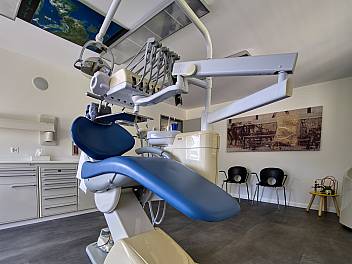 Behandlungszimmer Zahnarztpraxis Olsen